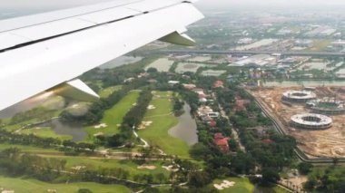 İniş yapan uçaktan hava görüntüsü