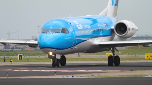 KLM Cityhopper Fokker 70 circulation au sol — Video