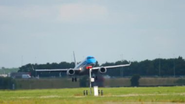 KLM Cityhopper Embraer 190 inişi