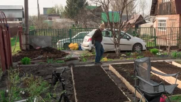 Familie in de tuin, timelapse — Stockvideo