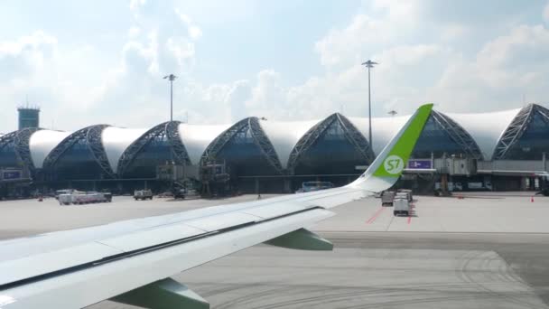 Aerei in Suvarnabhumi Aeroporto — Video Stock