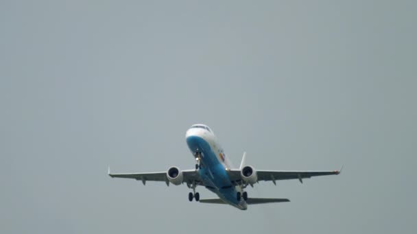 FlyBE Embraer ERJ-175std indulás — Stock videók