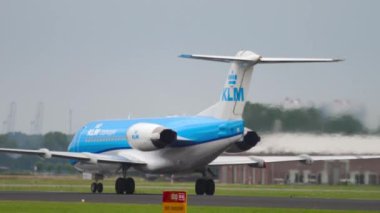 KIM Cityhopper Fokker 70 Taksilemek