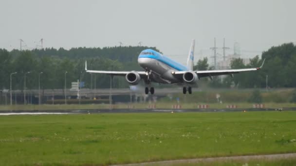 KLM Cityhopper Embraer 190 착륙 — 비디오