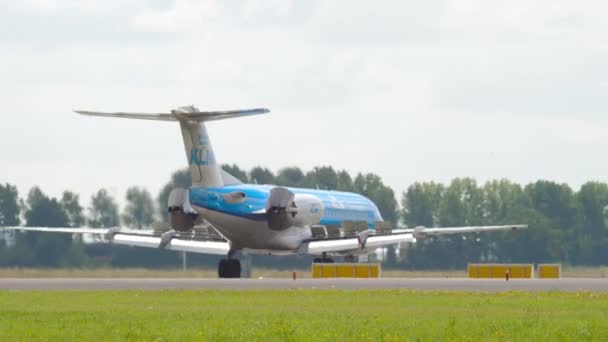 KLM Cityhopper Fokker 70 lądowanie — Wideo stockowe