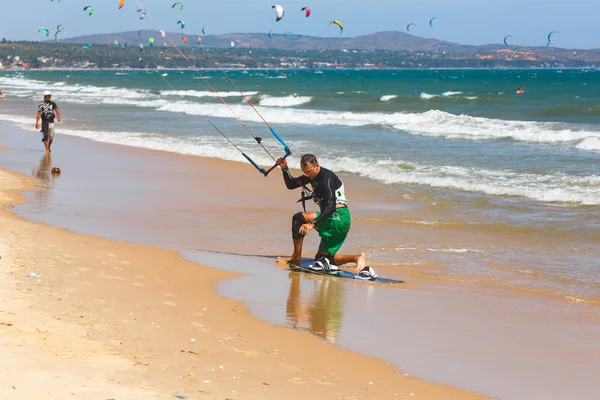 Zdjęcie sportowca kitesurfer — Zdjęcie stockowe