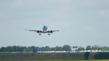KLM Cityhopper Embraer 190 inişi