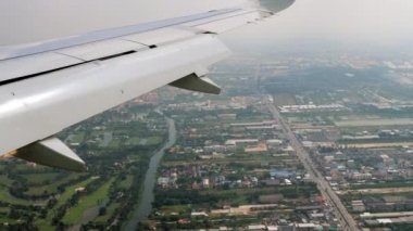 İniş yapan uçaktan hava görüntüsü
