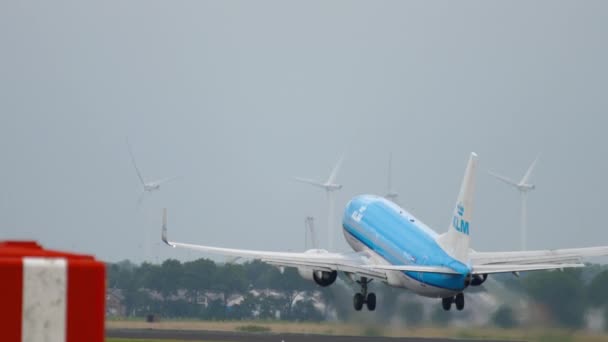 KLM Boeing 737 kalkışı — Stok video