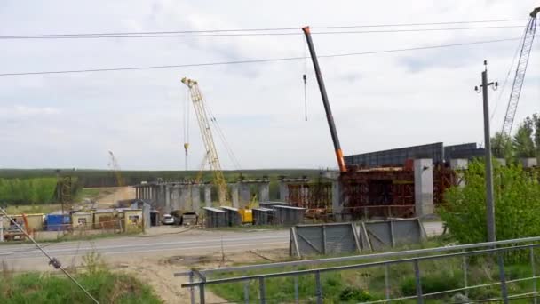 Pont ferroviaire sur la rivière Inya — Video