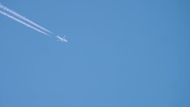 Samolot lecący wysoko — Wideo stockowe
