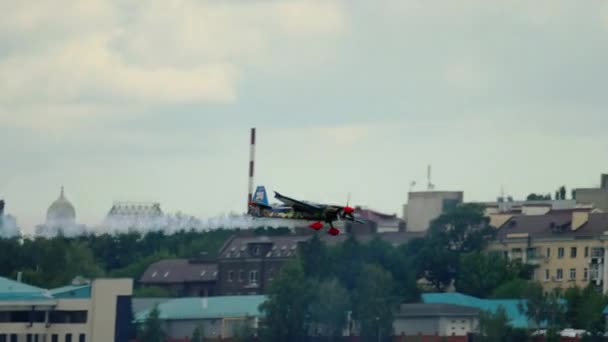 Avion de course à l'étape — Video