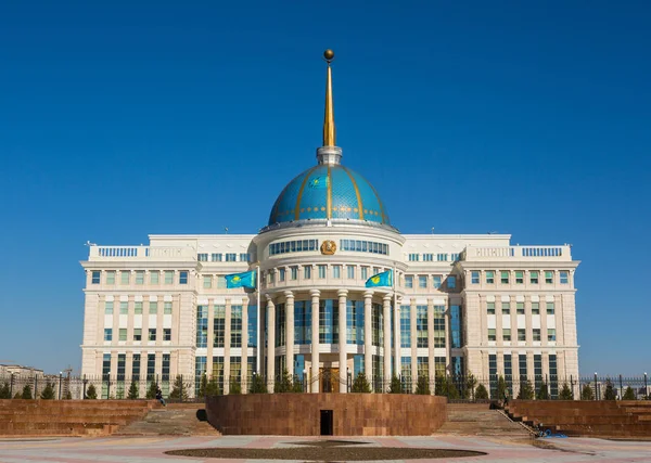 Edificio de gobierno Ak Orda en Astana Imagen de stock