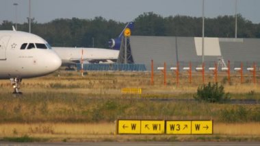 Ayrılmadan önce Airbus A321 'e dokunun