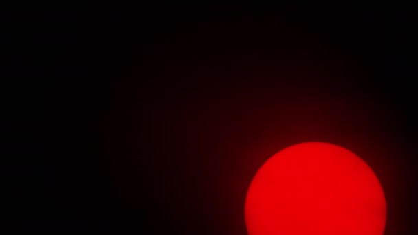 Red sun sphere in thick smog — Stock Video