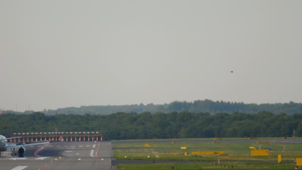 Avion tourner piste avant le départ — Video