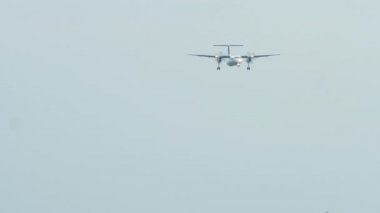 Turboprop iniş öncesinde yaklaşıyor