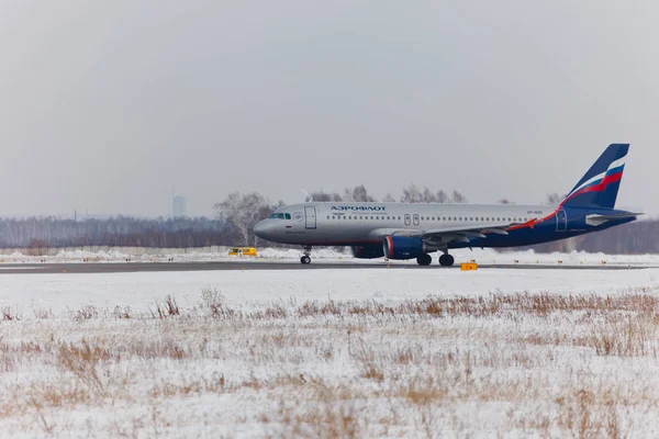 Airbus A320 in winter in Russia — Stock Photo, Image