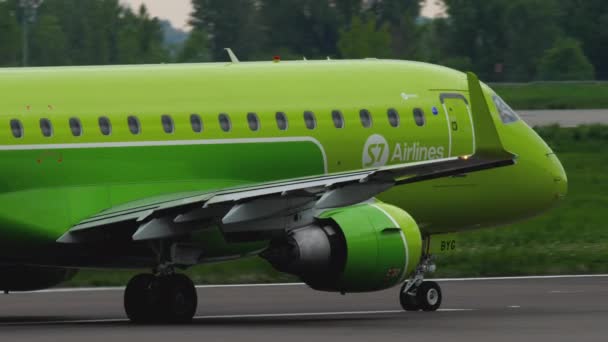 S7 Embraer ERJ-170 kołowanie — Wideo stockowe