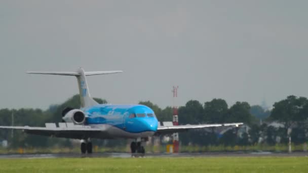 KLM Cityhopper Fokker 70 atterraggio — Video Stock