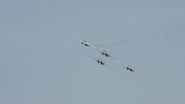 Escuadrón de aviones militares equipo acrobático — Vídeos de Stock