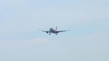 Airbus A320 yaklaşıyor