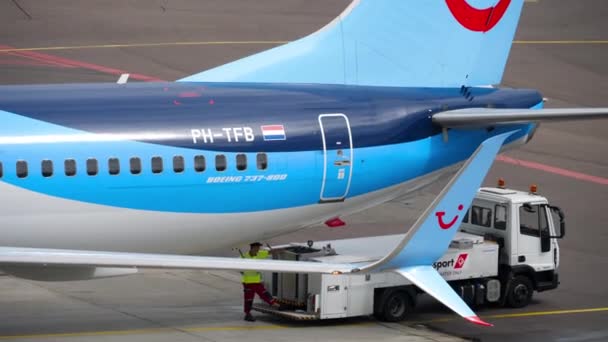 TUI Fly Boeing 737 kołowania kończy się — Wideo stockowe
