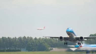 KLM Cityhop Embraer 190 kalkış