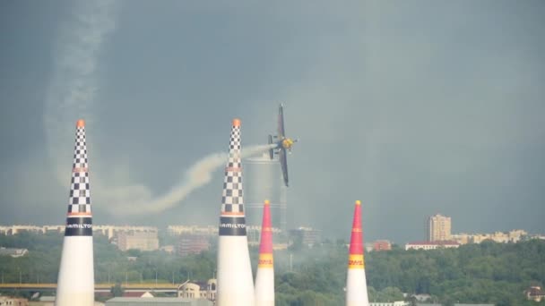 Avión de carreras en la etapa — Vídeos de Stock