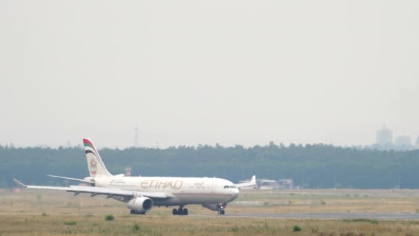 Etihad Airbus A330 circulation au sol — Video