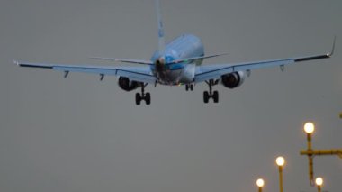 KLM Cityhopper Embraer 190 inişi