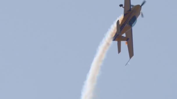 Sport vliegtuig prestaties Aerobatic vlucht — Stockvideo