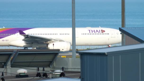 Thai Airways Airbus 330 gurulás — Stock videók
