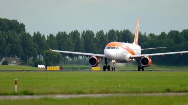 EasyJet Airbus 320 kalkış
