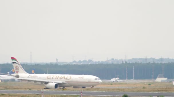 Etihad Airbus A330 taksicilik — Stok video