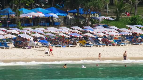 Playa de Nai Harn, al sur de Phuket Island — Vídeo de stock