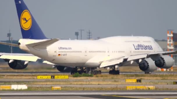 Boeing 747 si gira per iniziare prima della partenza — Video Stock