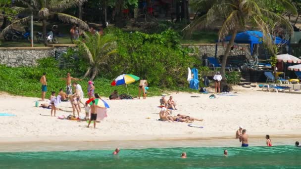 Nai Harn beach, söder om ön Phuket — Stockvideo