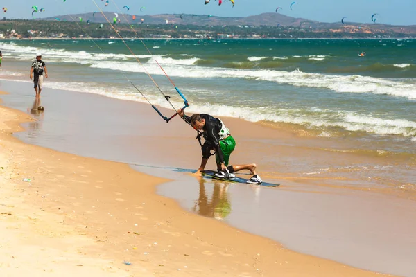 Olas en Vietnam en temporada de kitesurf —  Fotos de Stock