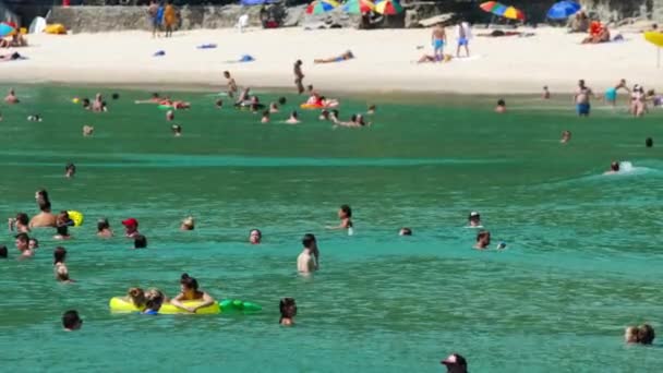 Plage de Nai Harn, au sud de l'île de Phuket — Video