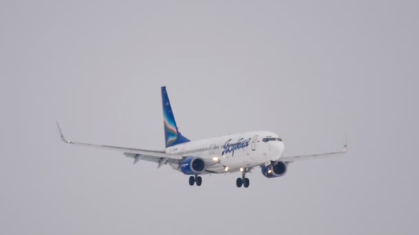 Boeing 737 blížící se před přistáním — Stock video