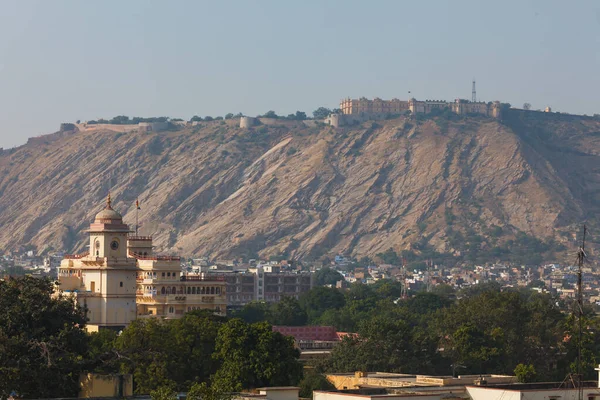 Jaipur på bakgrunden av Amber Fort — Stockfoto