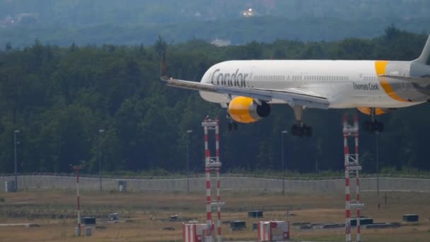 Приближается Condor Boeing 757 — стоковое видео