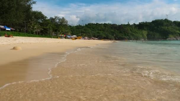 Nai Harn beach, Phuket sziget déli részén — Stock videók