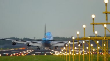 KLM Boeing 747 açılış