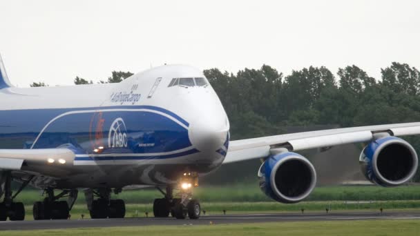 Départ du Boeing 747 AirBridgeCargo — Video