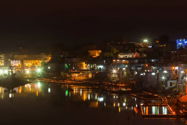 Lago em Pushkar vista noturna — Fotografia de Stock