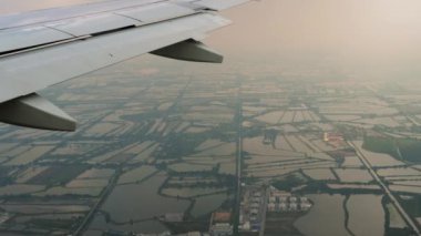 İniş yapan uçaktan hava görüntüsü