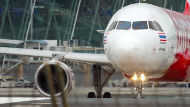 Avión antes de la salida al inicio posution — Vídeos de Stock