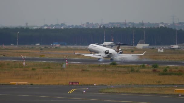 Airplane landing in Frankfurt — Stock Video